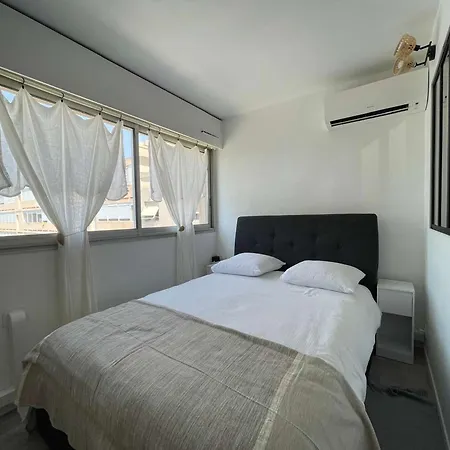 Apartamento Rénové En Centre-ville, Clim à 100m De La - Fr-1-308-216 Le Lavandou